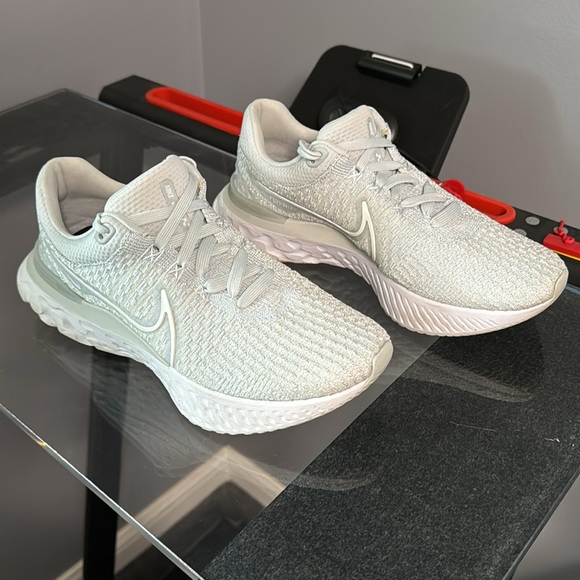 Nike React Infinity 3 womens 9.5, M 8, grey preowned good condition. - Picture 2 of 6